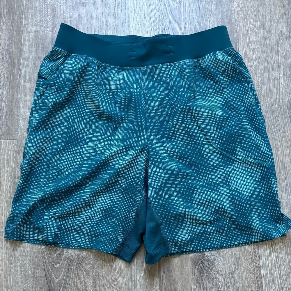 Lululemon Men’s Lined Blue Camo Shorts Size S